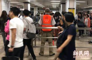 地铁爆料老爷叔视频,老爷叔的地铁生活点滴  第1张